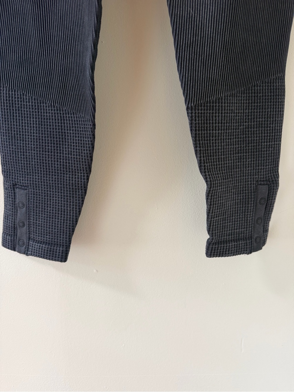 Unbranded Ribbed Leggings Women L Black Excellent Button Cuff Detail - Picture 2 of 4